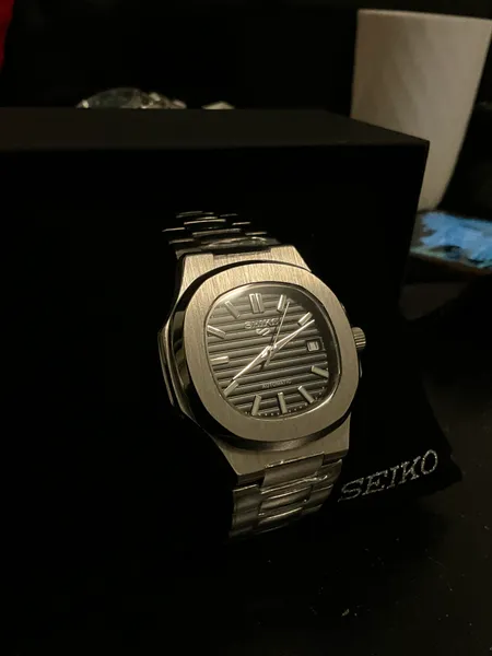 Black-dial Nautilus with an integrated steel bracelet